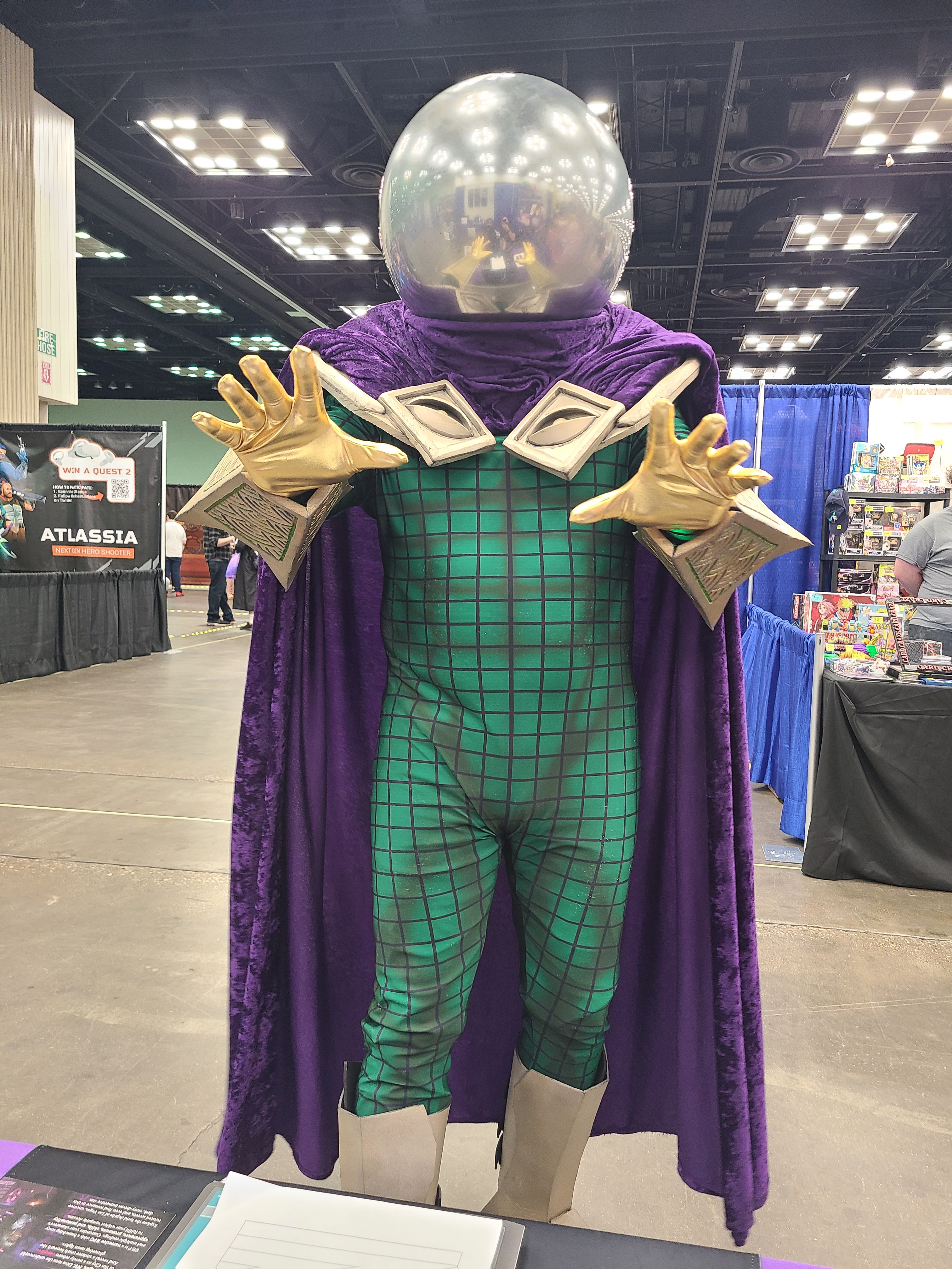 Amazing mysterio the villain from spiderman cosplay